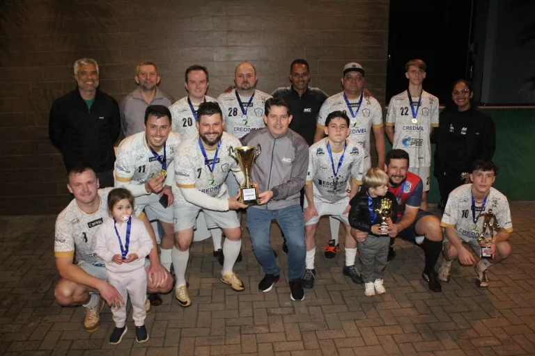 Borussia vence Liverpool de virada e conquista a 1ª Champions League de Suíço da AACC