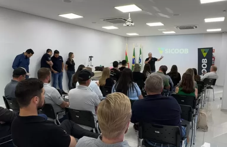 Sicoob Confiança reúne ASTECS em encontro estratégico sobre o setor