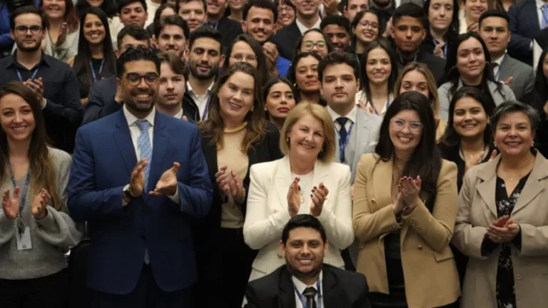 “Espaço para administrar as diferenças e promover o bem comum”, diz Márcia Huçulak na posse do Parlamento Universitário