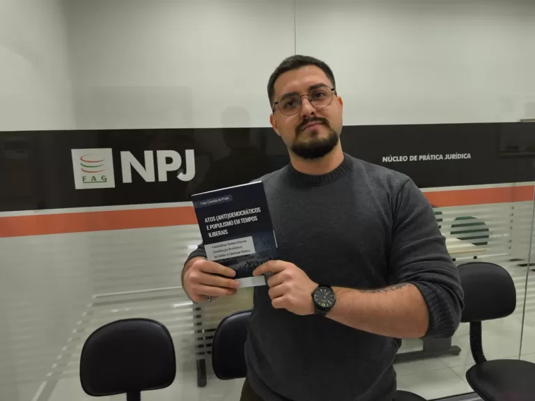 Professor de Direito lança livro sobre democracia, populismo e liberdade política
