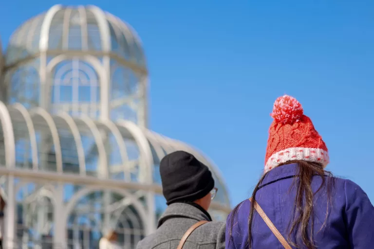 Sábado com sol, domingo com chuva: fim de semana terá dois momentos climáticos no Paraná