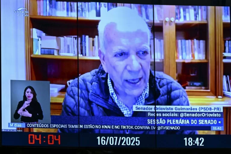 “O Congresso e a República se apequenam hoje porque um homem sozinho pode mais que todo o mundo”, criticou Oriovisto