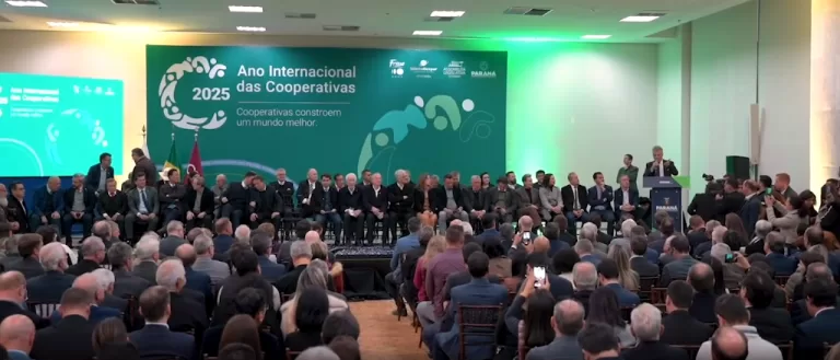 Cooperativas movimentam R$ 10 bi por ano e sustentam a economia de 130 municípios do Paraná
