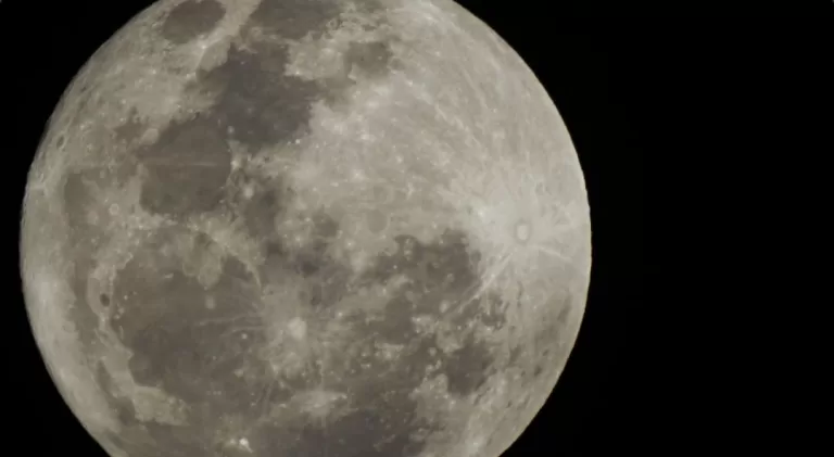 Fotógrafo de Cascavel captura imagem da ‘Lua do Veado’ iluminada após céu se abrir