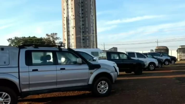 Polícia Federal leiloa veículos de luxo e sucatas em Foz do Iguaçu com lances a partir de R$ 200
