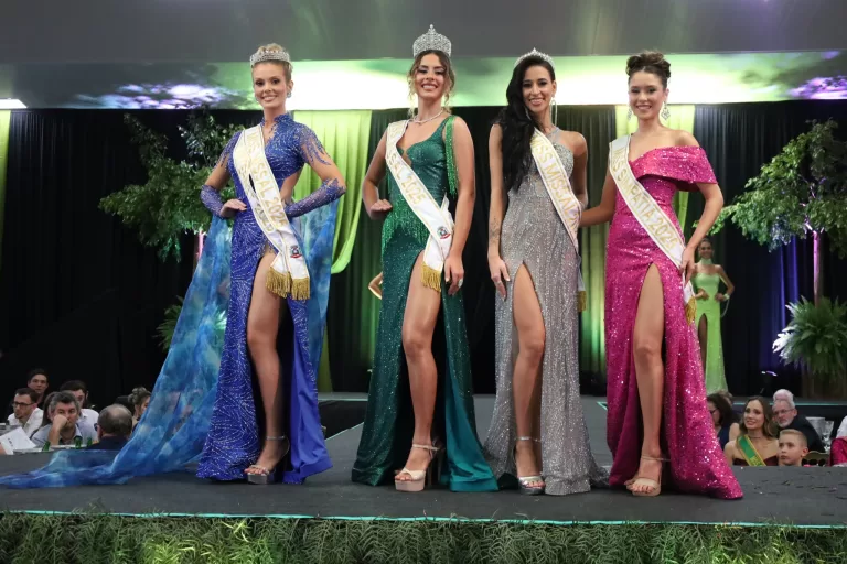 Flávia de Souza é coroada Miss Missal 2025