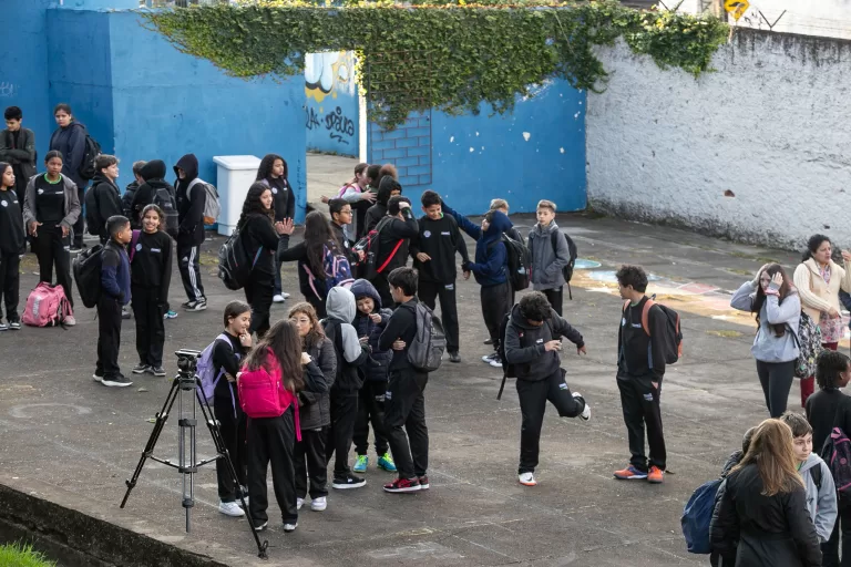 Com mais professores e novidades, 1 milhão de alunos voltam às aulas no Paraná