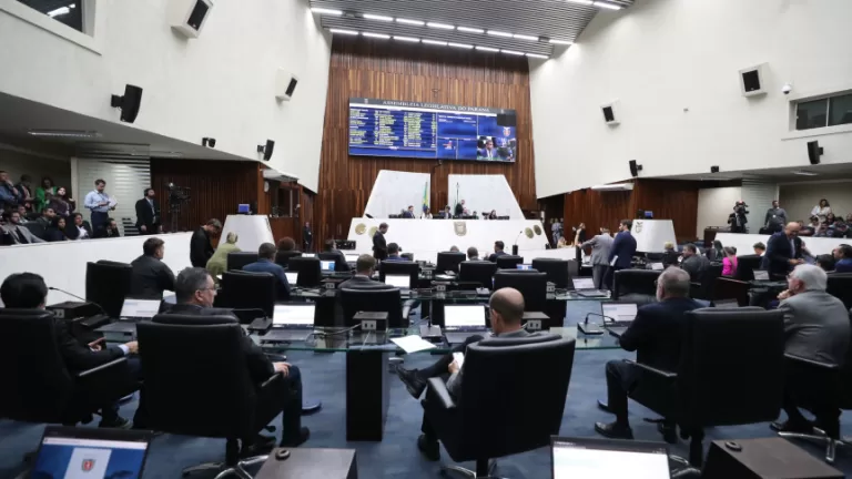 Mais de 260 projetos de lei foram aprovados pela Assembleia Legislativa do Paraná no 1º semestre de 2025
