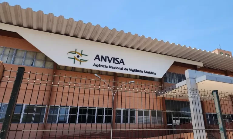 Anvisa proíbe comercialização de medicamentos e complemento alimentar