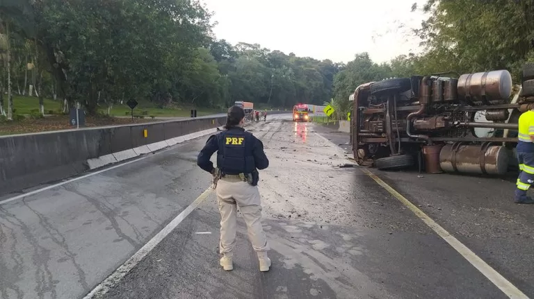PRF registra aumento de mortes em acidentes com caminhões no Paraná