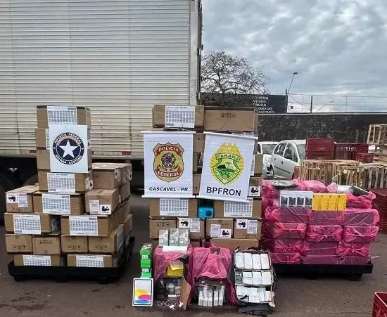 Carreta com mais de 3 mil celulares é detida na BR-277 em Cascavel