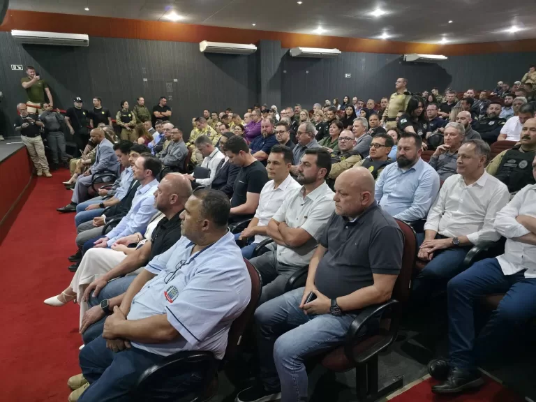 Encontro com prefeitos e autoridades estaduais discute a segurança pública da região Oeste