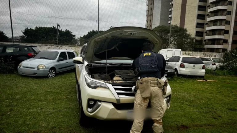 Dois homens são presos com Hilux furtada na BR-277 em Santa Terezinha de Itaipu