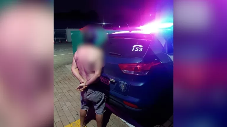 Homem é preso após surtar e andar no meio da BR-277 