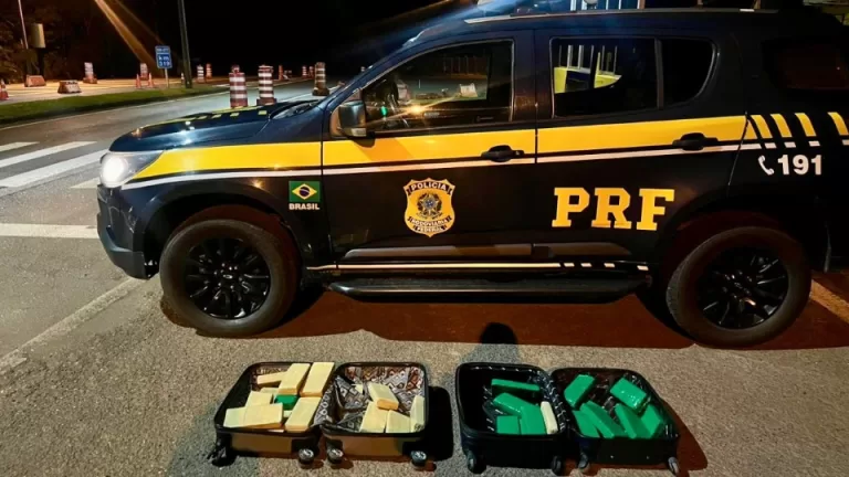 PRF apreende 25 quilos de maconha em ônibus na BR-277 em Guarapuava