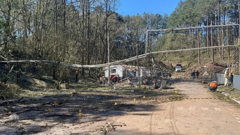 Retomadas buscas para localizar os corpos das vítimas de explosão no Paraná
