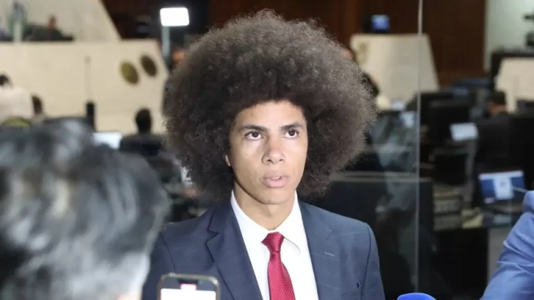 Justiça do Paraná suspende punição a Renato Freitas e diz que decisão foi equivocada