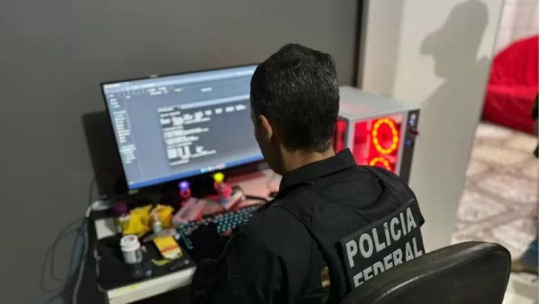PF prende dois suspeitos de armazenar e compartilhar pornografia infantil no Paraná