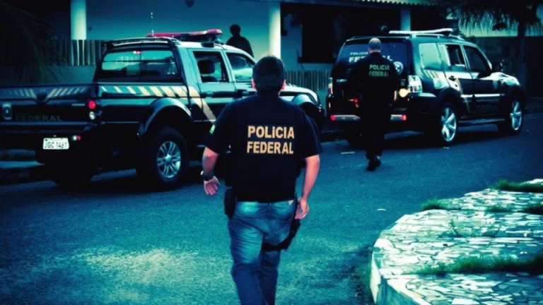 Polícia Federal realiza operação contra crimes financeiros e estelionato em cinco Estados