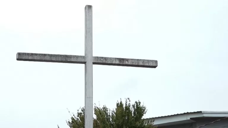 Tia de vítima do padre preso diz que família acreditava que ele poderia tirar jovem das drogas