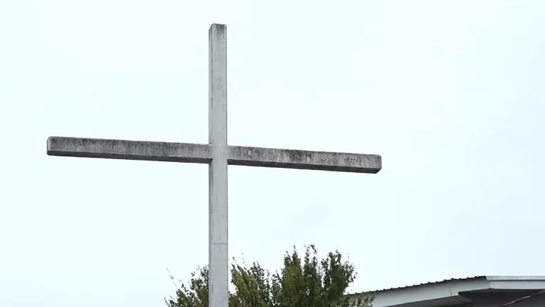 “Me assediando com as mãos nas genitais”, diz uma das vítimas do padre de Cascavel