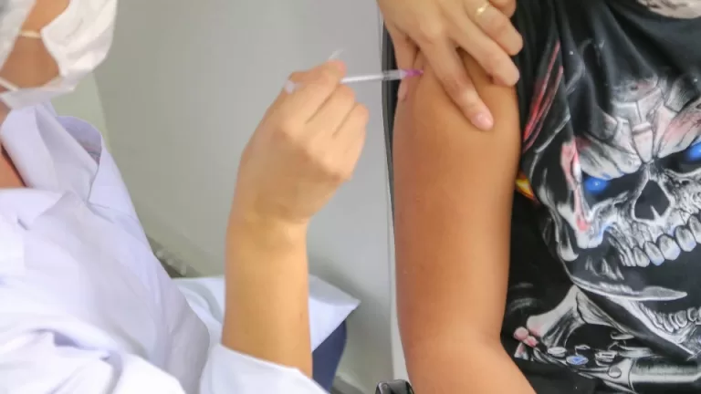 Secretaria de Saúde realiza busca ativa para imunizar gestantes contra o vírus sincicial respiratório