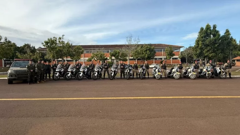 Exército e Polícia Militar realizam escoltas de blindados no Oeste do Paraná