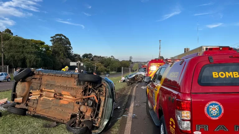 Oito pessoas ficam feridas em grave acidente na BR-277