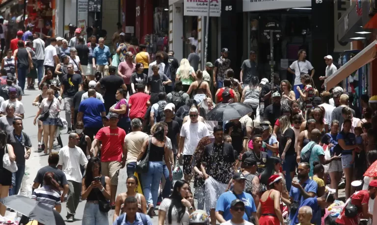 IBGE divulga pela 1ª vez os sobrenomes mais populares do Brasil; veja o ranking