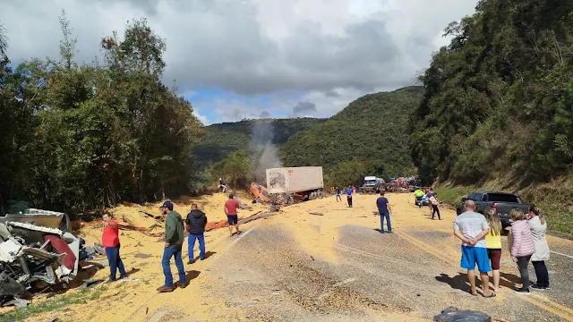 Grave acidente deixa ao menos dois mortos na BR-277; veja vídeo