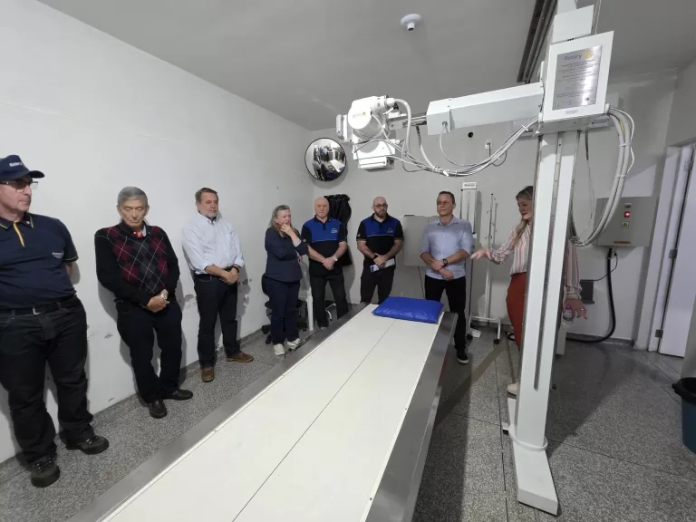 Família rotária visita UPA de Marechal Rondon para acompanhar funcionamento de raio-X digital doado pela entidade