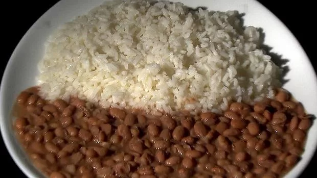 Feijão e arroz, os famosos dos pratos dos brasileiros, estão mais baratos no Paraná