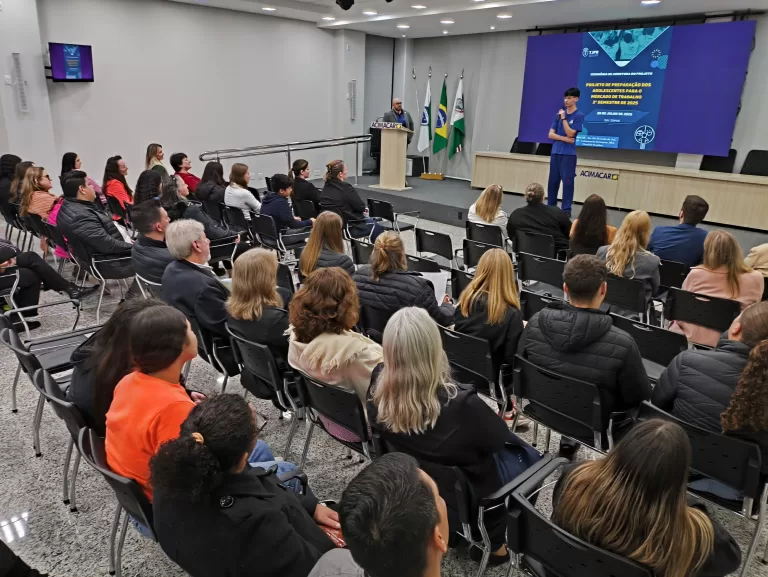 Quatro Pontes participa de mais uma edição do curso de preparação de adolescentes para o mercado de trabalho
