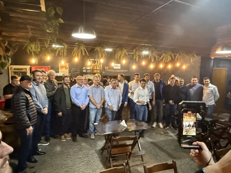 Hussein Bakri e Alexandre Curi unem lideranças municipais do Oeste em evento em Quatro Pontes