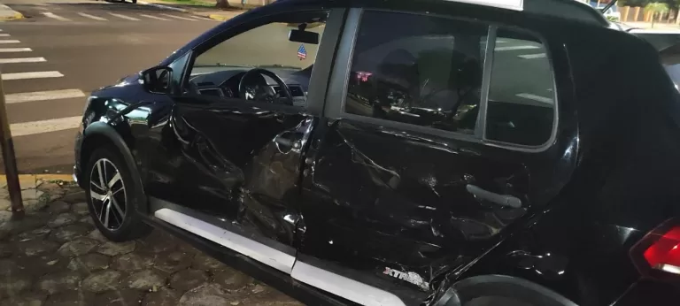 Colisão entre Fox e Toro deixa uma pessoa ferida no centro de Nova Santa Rosa; veja vídeo