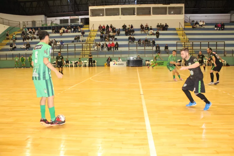 AACC vence Design em duelo equilibrado e sai em vantagem na decisão do Municipal