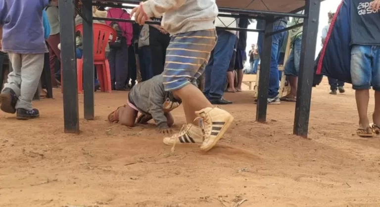 Após jovem ser decapitado em aldeia no Oeste do Paraná, crianças indígenas param de ir à escola