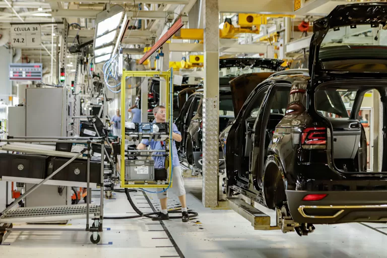 Mercado formal de trabalho do Paraná cresce acima das principais economias do Brasil