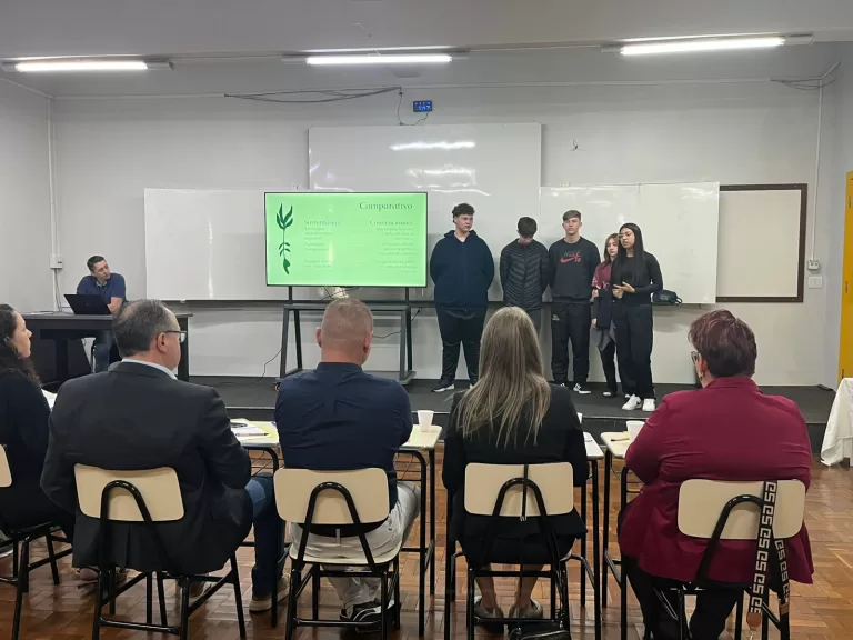 Alunos do Colégio Martin Luther apresentam suas startups em formado “Shark Tank”