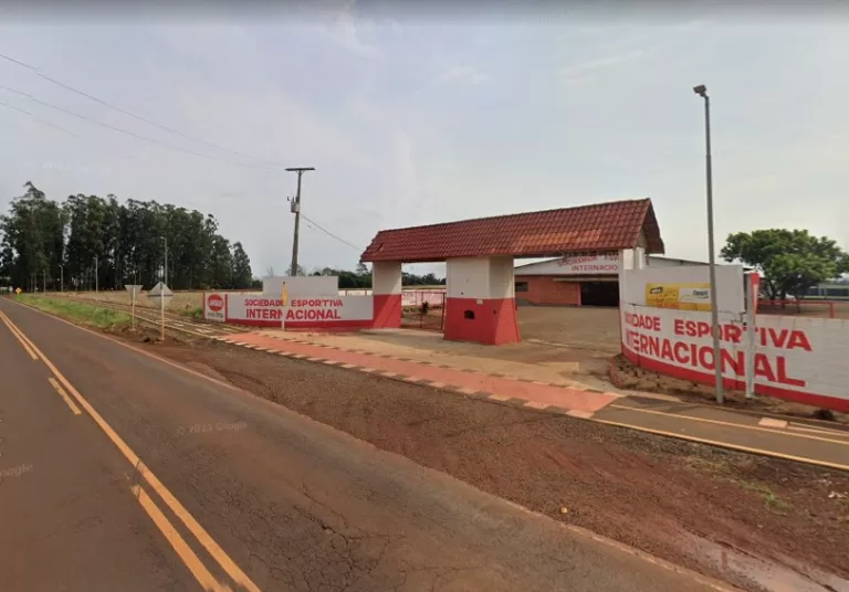 Motorista escapa ilesa após carro capotar em Nova Santa Rosa