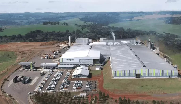 Tarifaço: indústria do Paraná fecha uma fábrica e faz demissão em massa em outra
