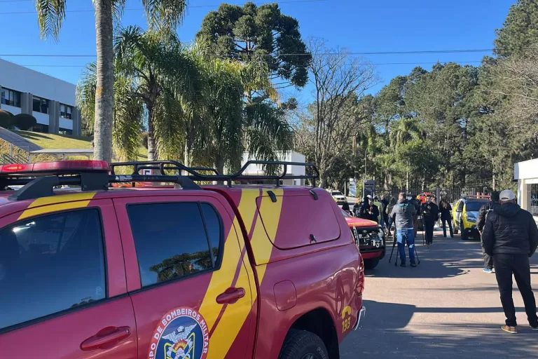 Bombeiros e PMPR estão mobilizados para atender explosão em fábrica na RMC