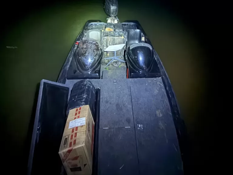 Barco com 7,5 mil cigarros contrabandeados é apreendido em Guaíra