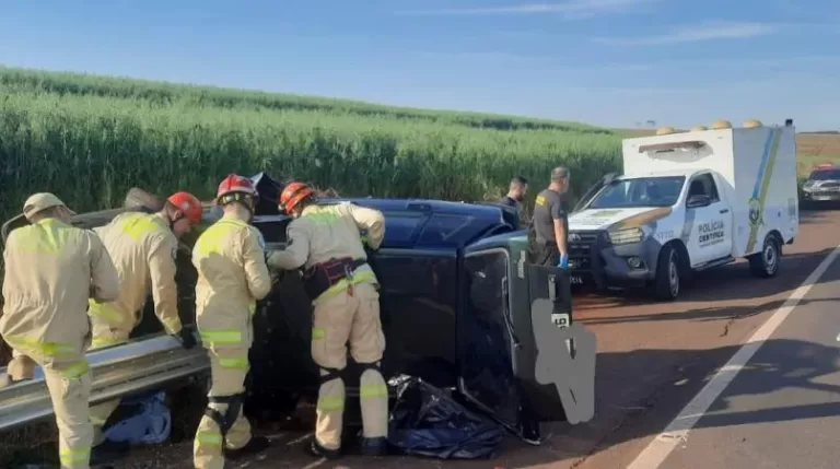 Mulher morre e jovem fica ferida em grave acidente