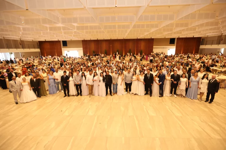 Casamento coletivo da Lar Cooperativa tem recorde de casais