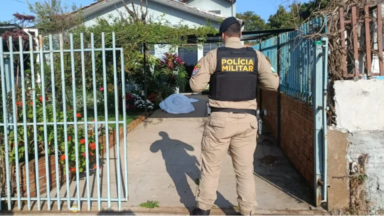 Jovem é encontrada morta em calçada de casa em Toledo