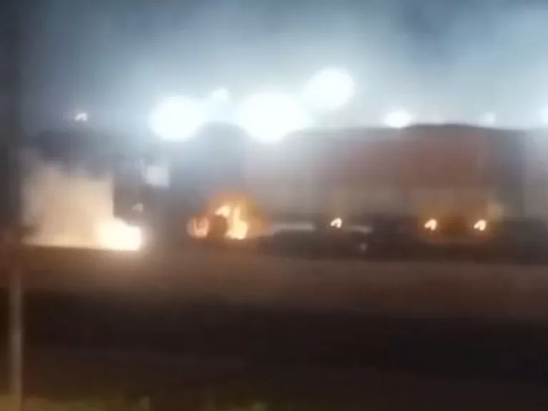 Carreta pega fogo na BR-163 em Marechal Rondon