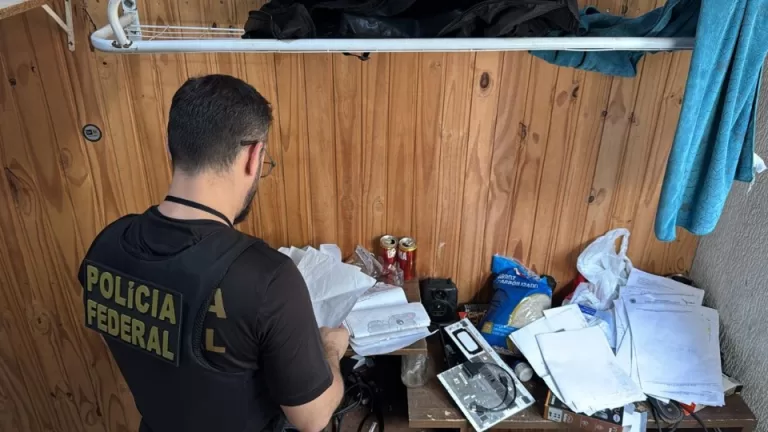 Estrangeiro é preso em Foz do Iguaçu por comercializar vídeos de abuso infantil