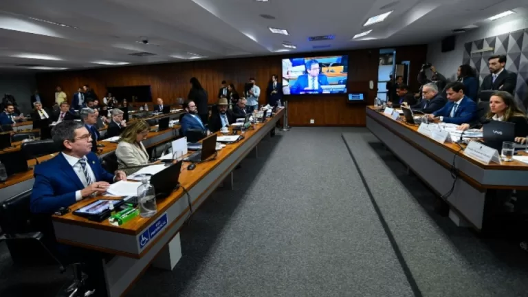 CPI do INSS pede para a polícia intimar dois suspeitos de comandar desvio nas aposentadorias