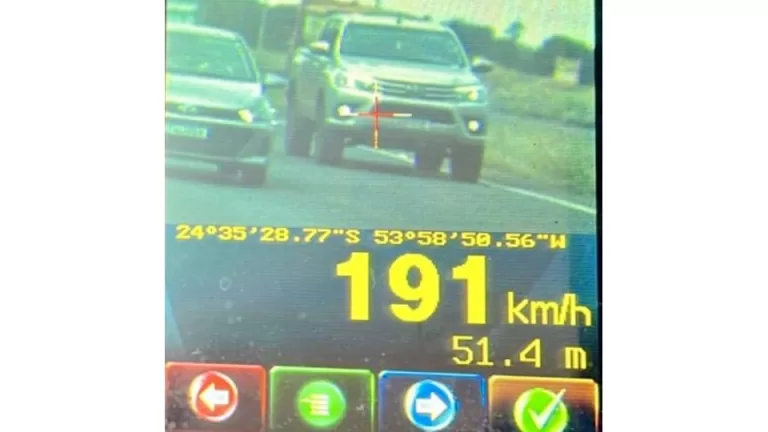 PRF flagra caminhonete a quase 200 km/h no Oeste do Paraná